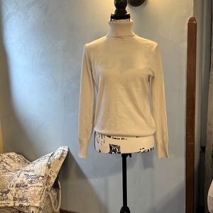 Time and Tru off white sweater turtleneck Size Medium (8-10)